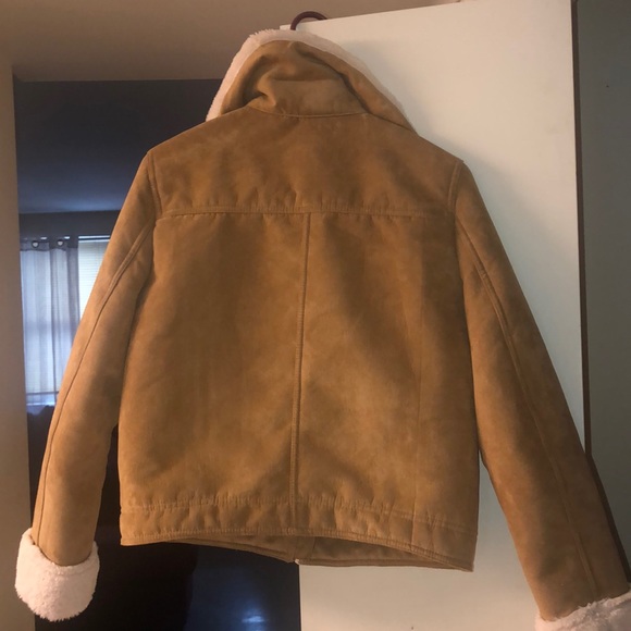 Cute 🧥 - Picture 3 of 3